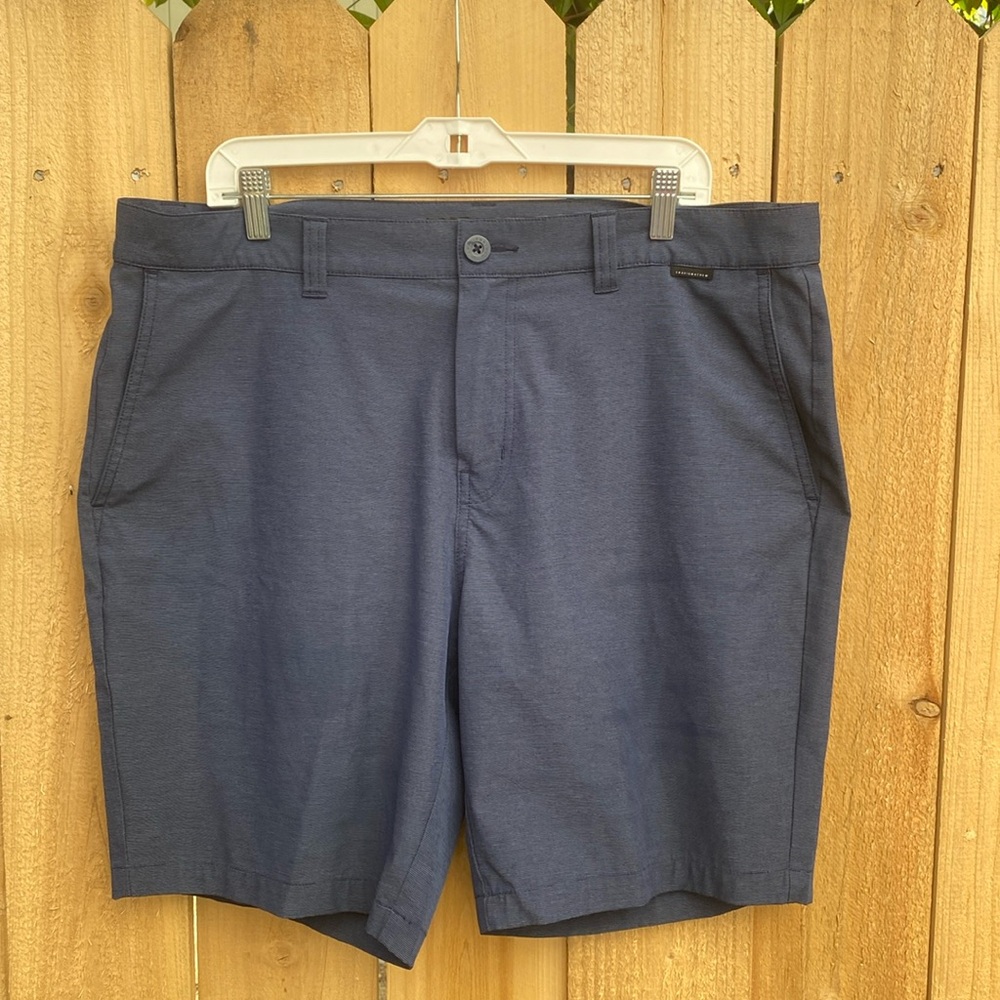 Men's Travis Mathew Flat Front Golf Shorts Size 38 Blue 9.5" Inseam